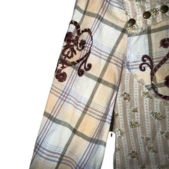 DAY TRIP Western Distressed Plaid Embroidered Snap Shirt MED Cowgirl Rodeo Boho - Picture 12 of 16